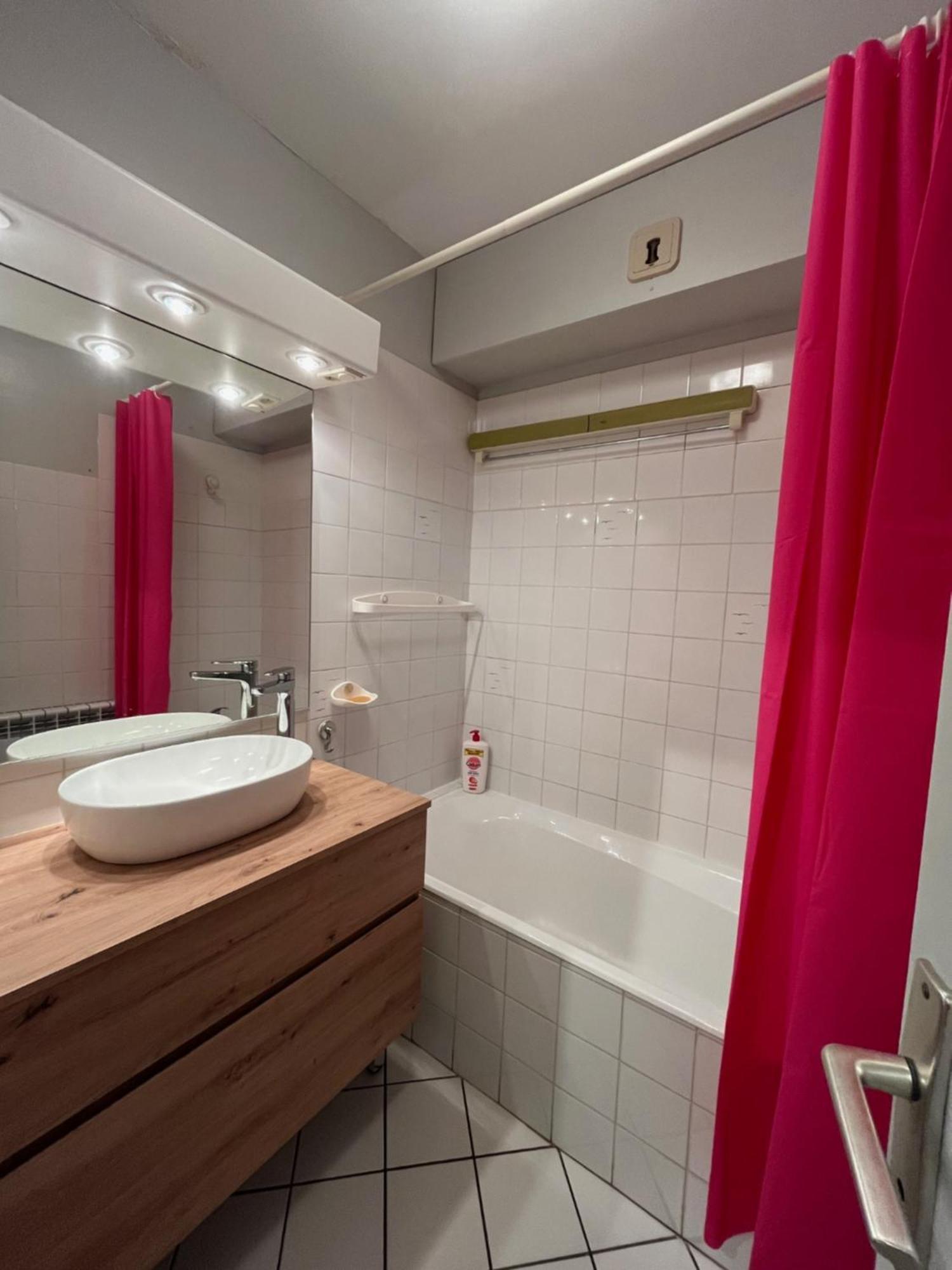Le Clos Du Lac Studio Terrasse Jardin Et Cave Velos Fermee Rdc Apartment *